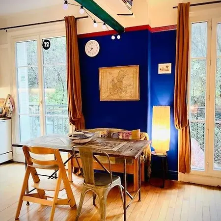 Petit Montmartre Dans Le 20e à *